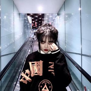 裸体暴乳家政妇
